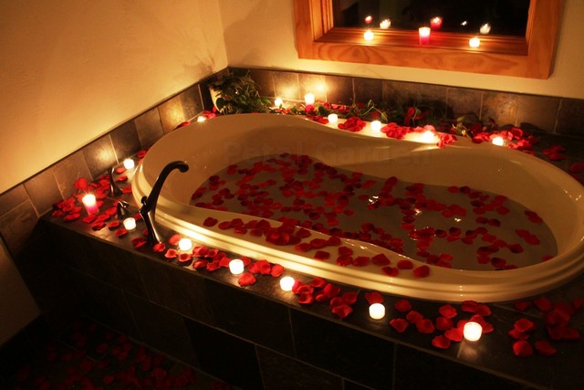 Romance 2000-Valentine Mix of Silk Rose Petals + candles